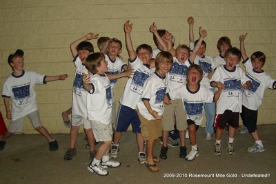 2009 2010 Minnesota Rosemount Mite A's   Undefeated!! T-Shirt Photo