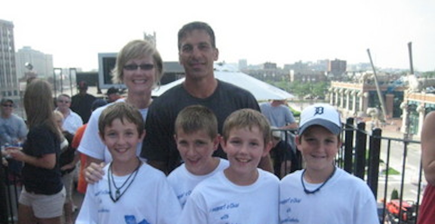 Chris Chelios Detroit Red Wings T-Shirt Photo