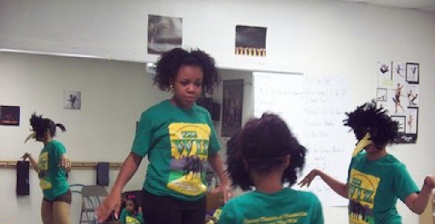 Dth Prepares For "The Wiz"   Crows In Action T-Shirt Photo