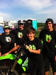 Bulldog Racing  T-Shirt Photo