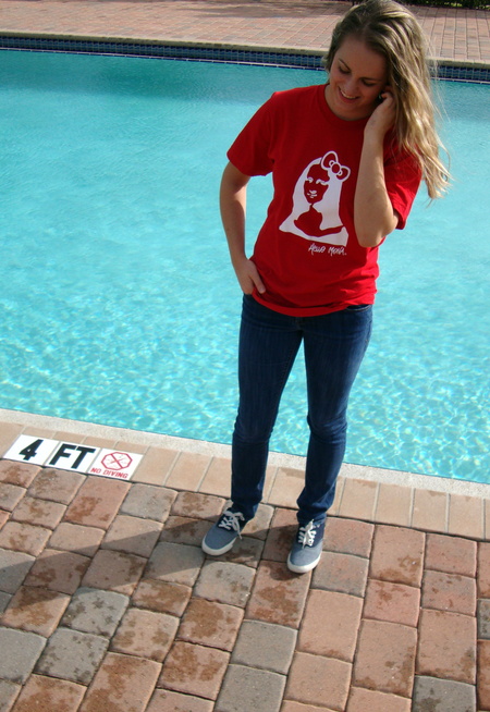 Hello Mona T-Shirt Photo