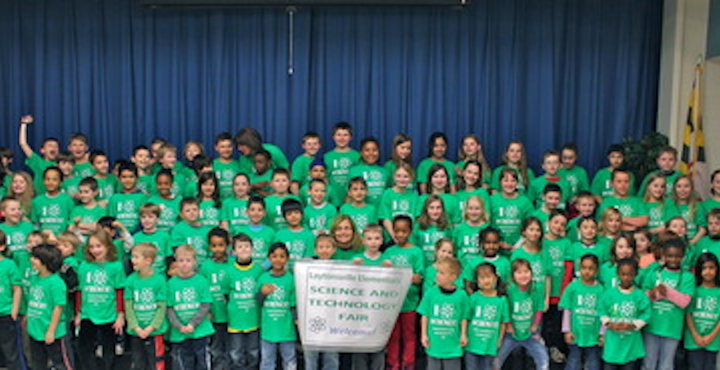 Let Us Pause For A Moment Of Science! School Science Expo Has Record Number Of Participants! T-Shirt Photo