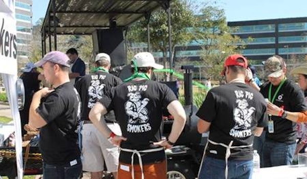 Rig Pig Smokers Bbq Team T-Shirt Photo