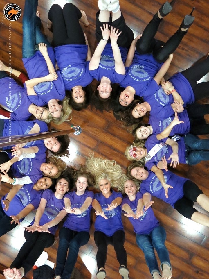 Circle Of Friends/Kissing The Single Life Behind! T-Shirt Photo