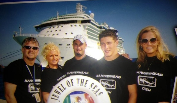 Hammerhead Crew Cruise To Cozumel T-Shirt Photo