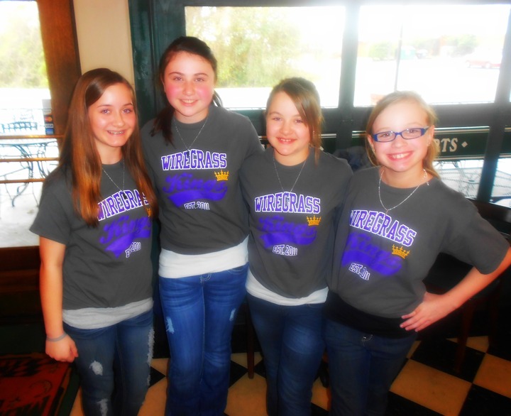 Wiregrass Kings Cheerleaders Bussing For Tips T-Shirt Photo