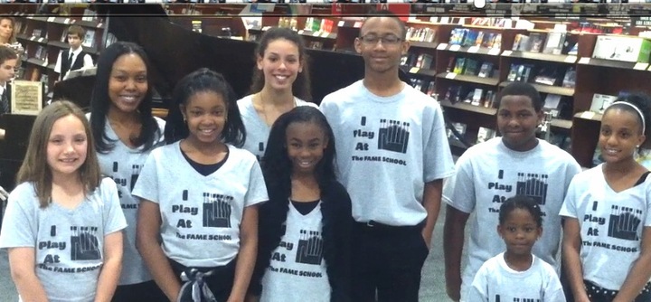 Fame Style T-Shirt Photo