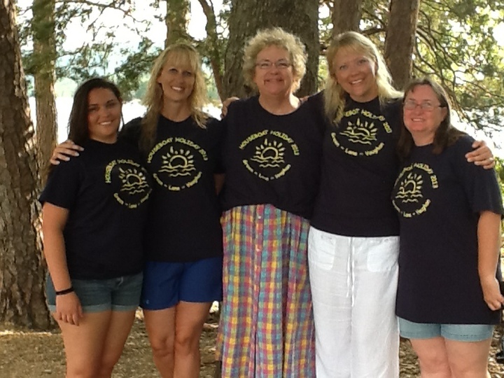 Houseboat Holiday T-Shirt Photo