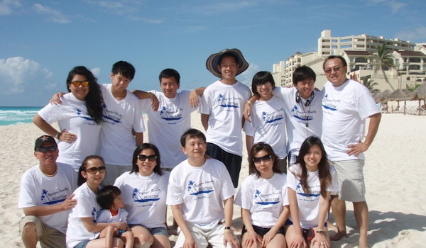Nguyen Family Cancun 2013 T-Shirt Photo