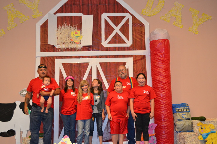 10 12 Age Group At Vbs T-Shirt Photo