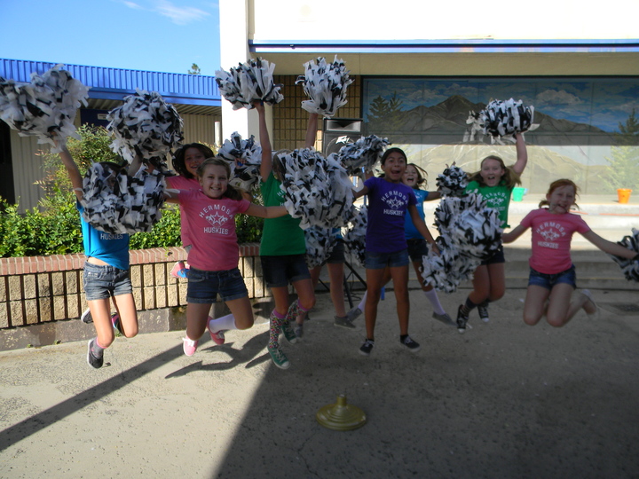 Hermosa Huskies Spirit Team T-Shirt Photo