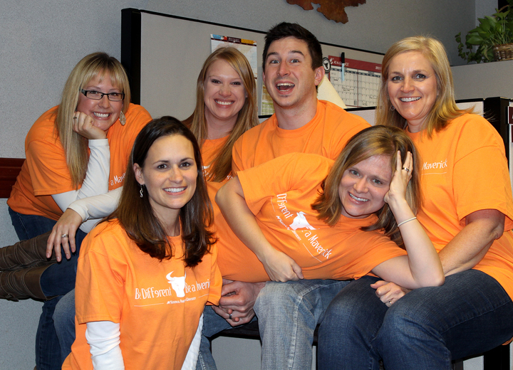 Be Different. Be A Maverick. T-Shirt Photo