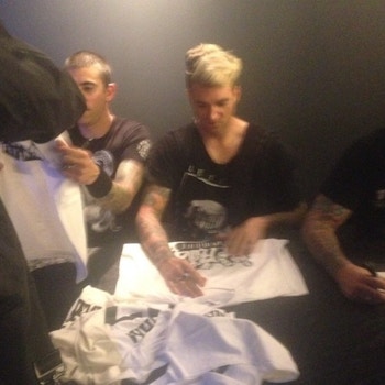 New Found Glory Gets There Custom Tshirts.  T-Shirt Photo