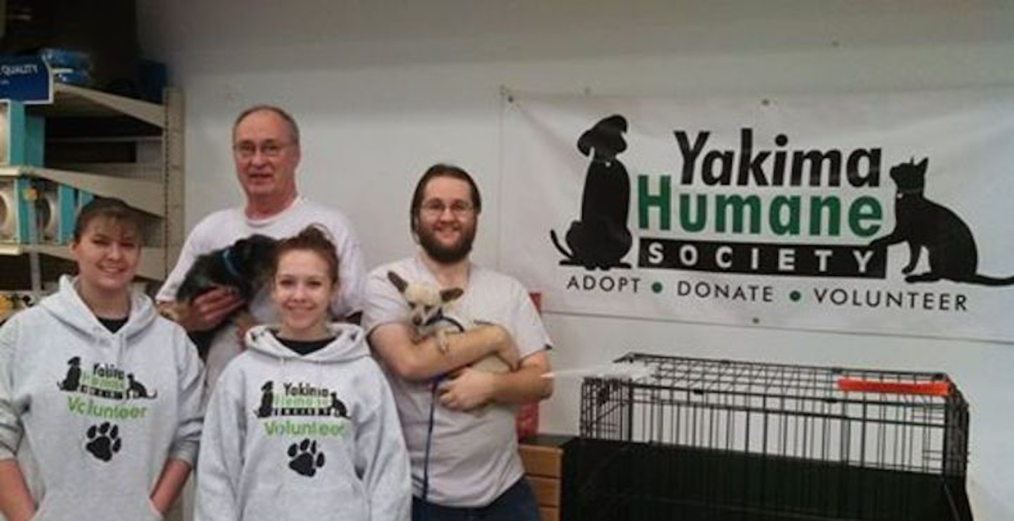 Yakima Humane Society Volunteers T-Shirt Photo