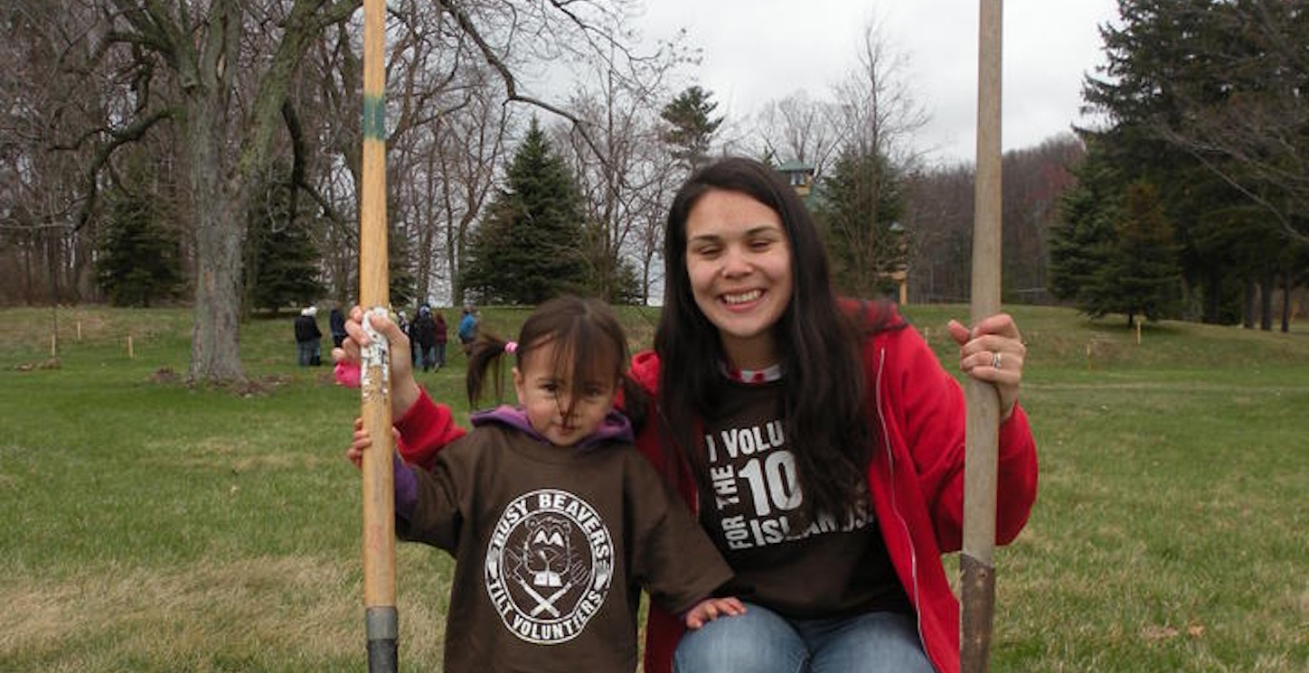 "Busy Beavers" Volunteer For The Trees! T-Shirt Photo