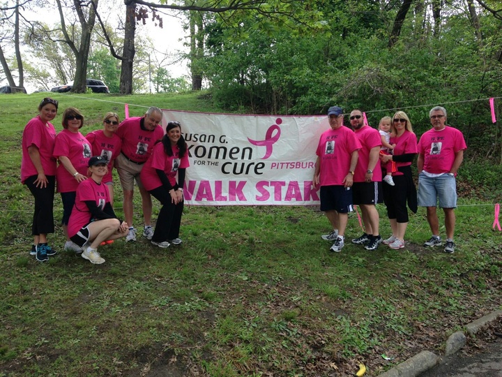 Team Linda Lou  Race For The Cure T-Shirt Photo