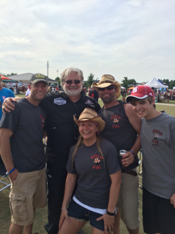 The Gigglin' Pig T-Shirt Photo