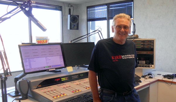Picture of Peter B. Gets Prepared For The Broadcast. Custom T-Shirt Design Peter B. Gets Prepared For The Broadcast. T-Shirt Photo