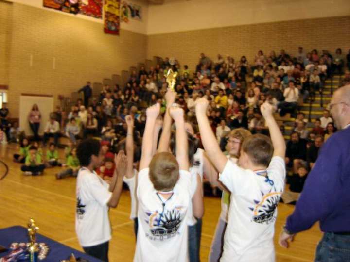 Por Q Bots Lego Team T-Shirt Photo