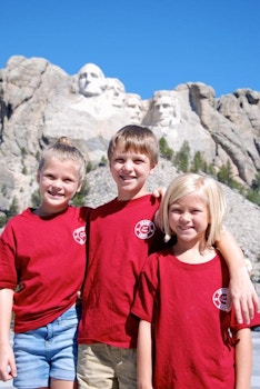 Mt Rushmore  Crouch Crew T-Shirt Photo