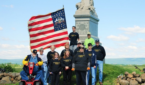 Gettysburg Cleanup On Oak Ridge T-Shirt Photo
