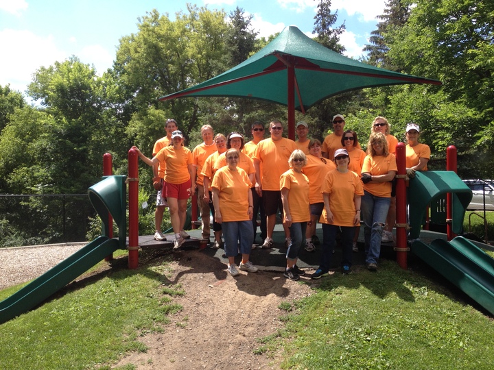 Partner Re Volunteers Summer 2014 T-Shirt Photo