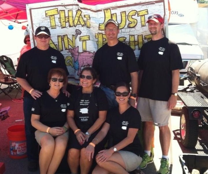 That Just Aint Right Smokers T-Shirt Photo