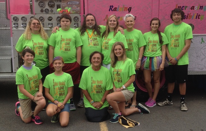 Be Bold   Go Gold For Childhood Cancer Awareness! T-Shirt Photo