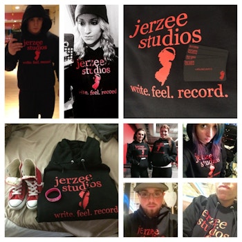 Jerzee Studios Supporters! T-Shirt Photo
