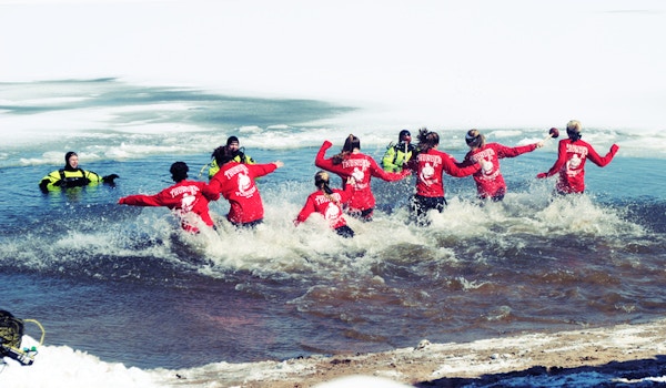 Thunder Plungers Take The Plunge For Special Olympics T-Shirt Photo