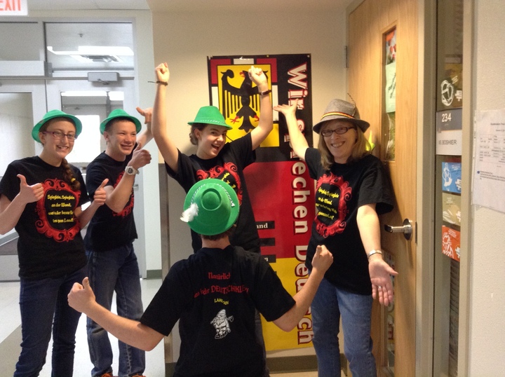 Deutschklub Ist Toll! T-Shirt Photo