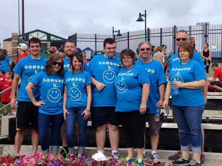 Team Happiness T-Shirt Photo