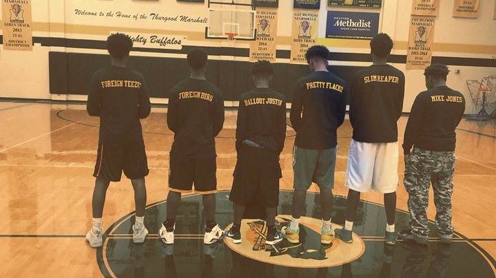 Basketball Squad T-Shirt Photo