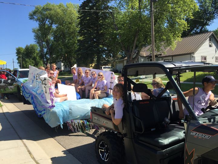 Evw Deca Parade T-Shirt Photo