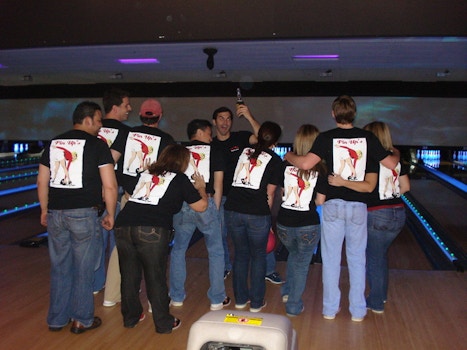 Pin Ups   Bip Bowling T-Shirt Photo