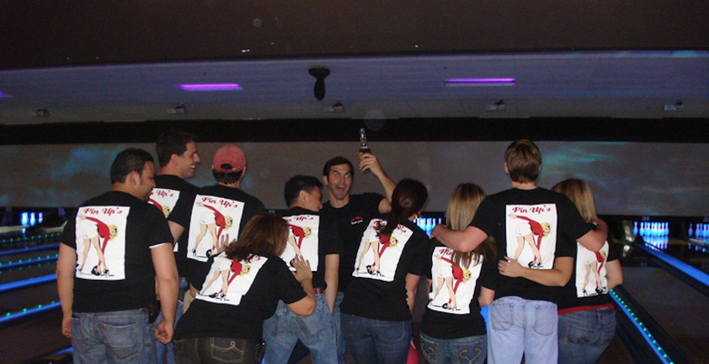 Pin Ups   Bip Bowling T-Shirt Photo