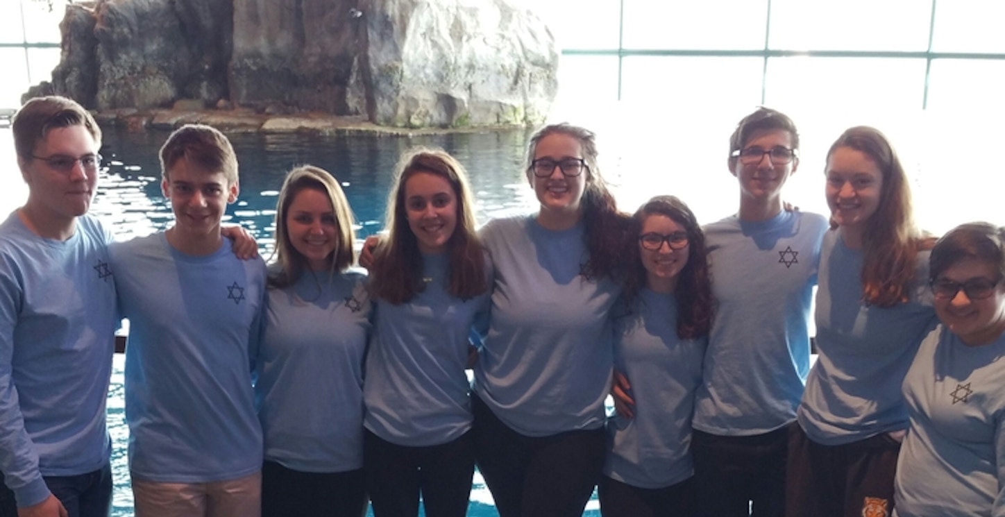 Te Confirmation Class Goes To Chicago   Shedd Aquarium T-Shirt Photo