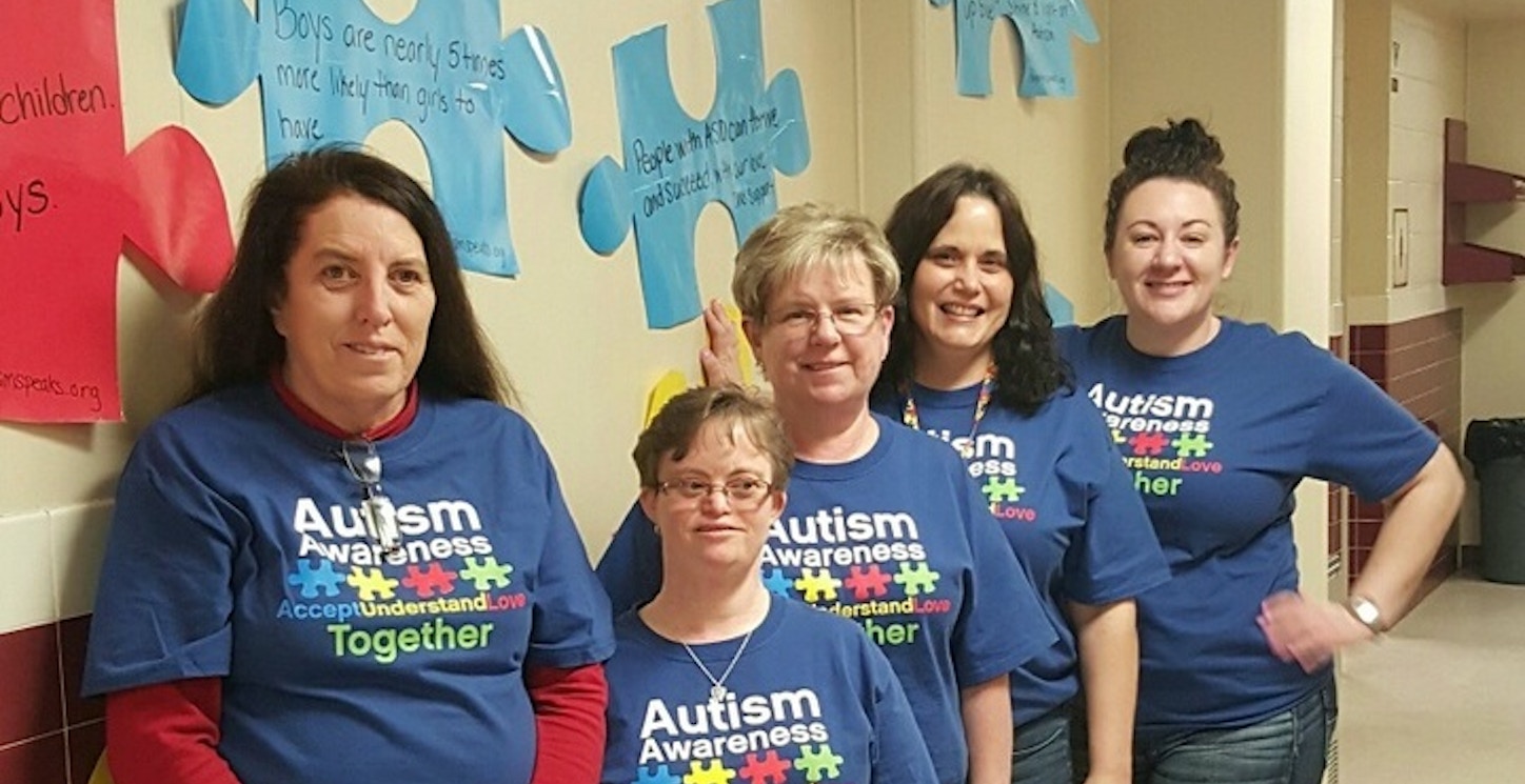 Autistic Support Teacher And Staff K 3 T-Shirt Photo
