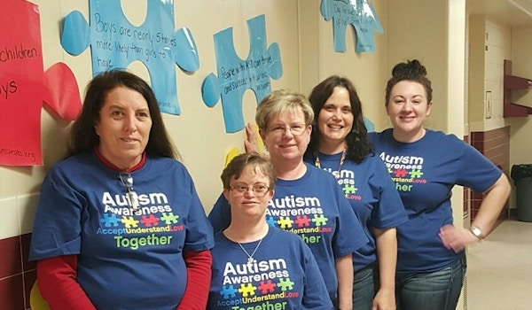 Autistic Support Teacher And Staff K 3 T-Shirt Photo