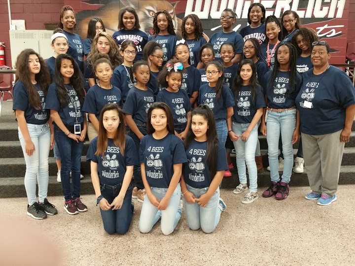 4 Bee's  T-Shirt Photo