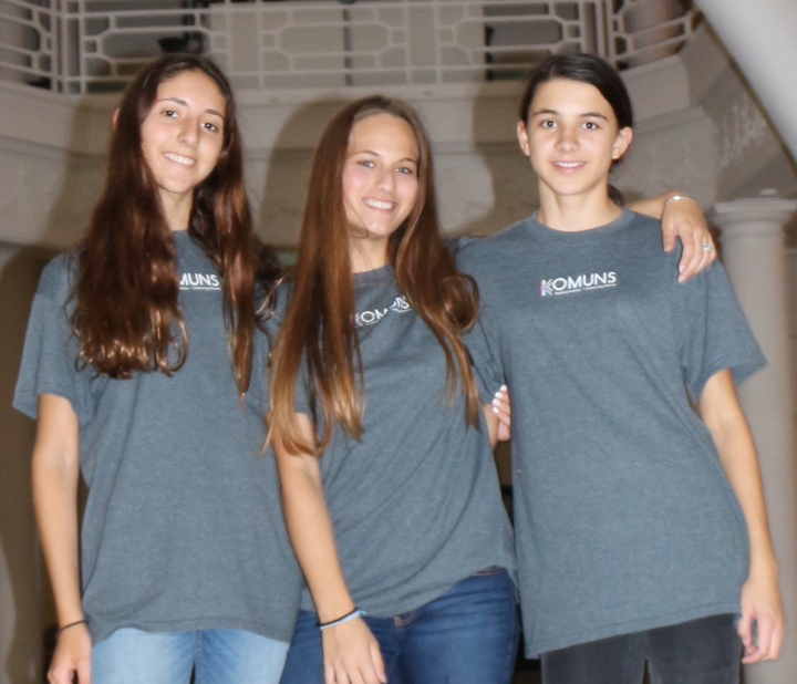 Komuns Event  T-Shirt Photo