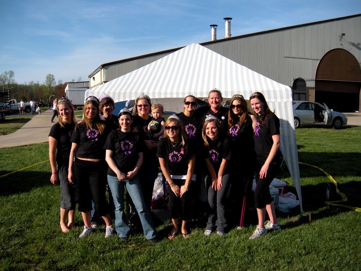 Be Royal. Find A Cure! T-Shirt Photo