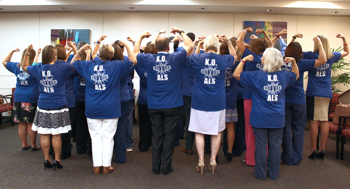 Knock Out Als T-Shirt Photo