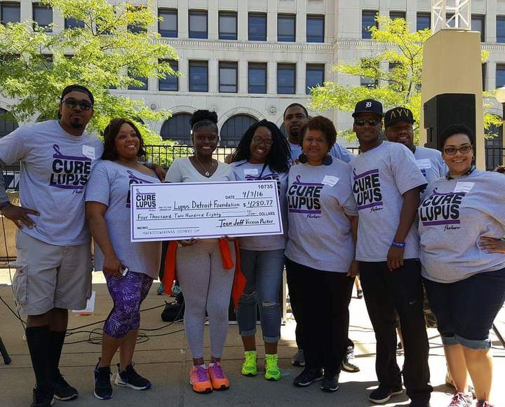 2016 Lupus Detroit Walk T-Shirt Photo