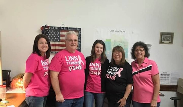 Linn Thinks Pink! T-Shirt Photo