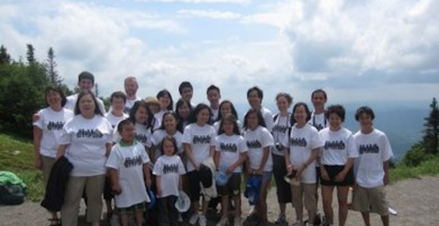 The Nguyen Family Reunion 2009 T-Shirt Photo