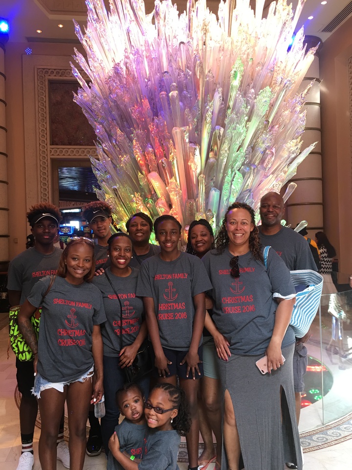 Shelton's Christmas Cruise T-Shirt Photo