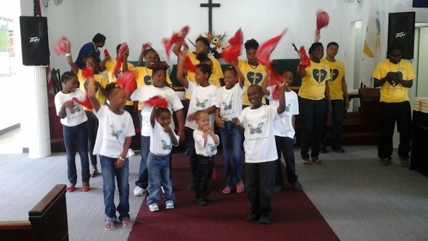 Medford Ame Zion Children Worshipping T-Shirt Photo