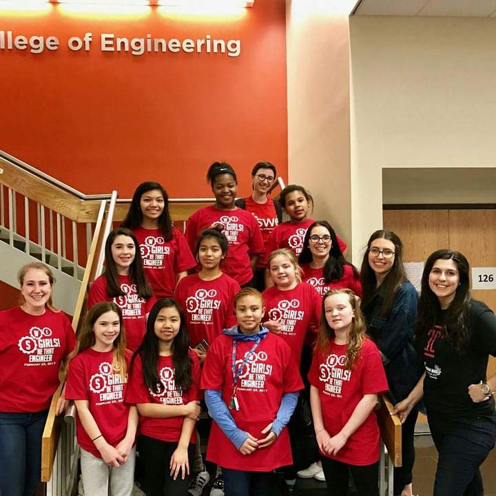 Girls! Be That Engineer 2017 T-Shirt Photo