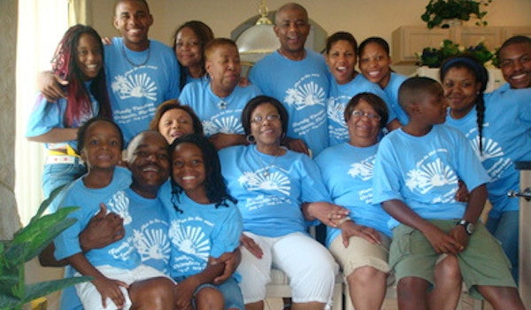 Fun Family Vacation Reunion  We Love To Reconnect T-Shirt Photo
